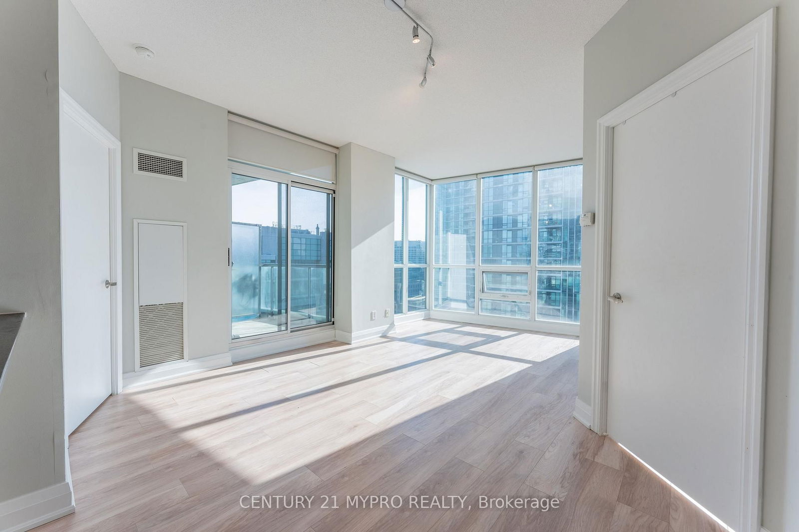 16 Yonge St, unit 3001 for rent