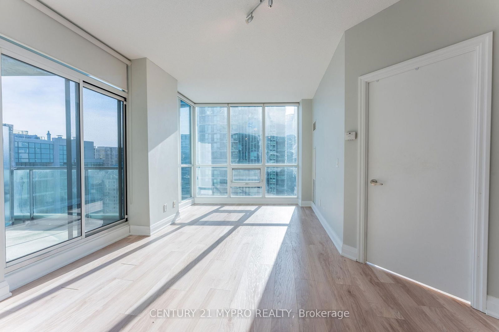 16 Yonge St, unit 3001 for rent