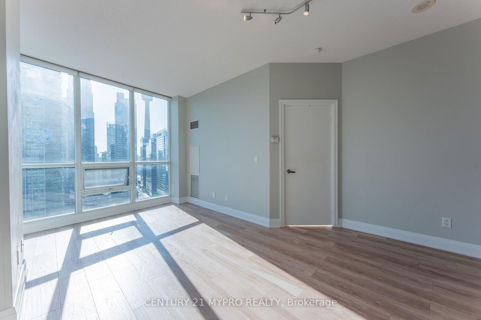 16 Yonge St, unit 3001 for rent