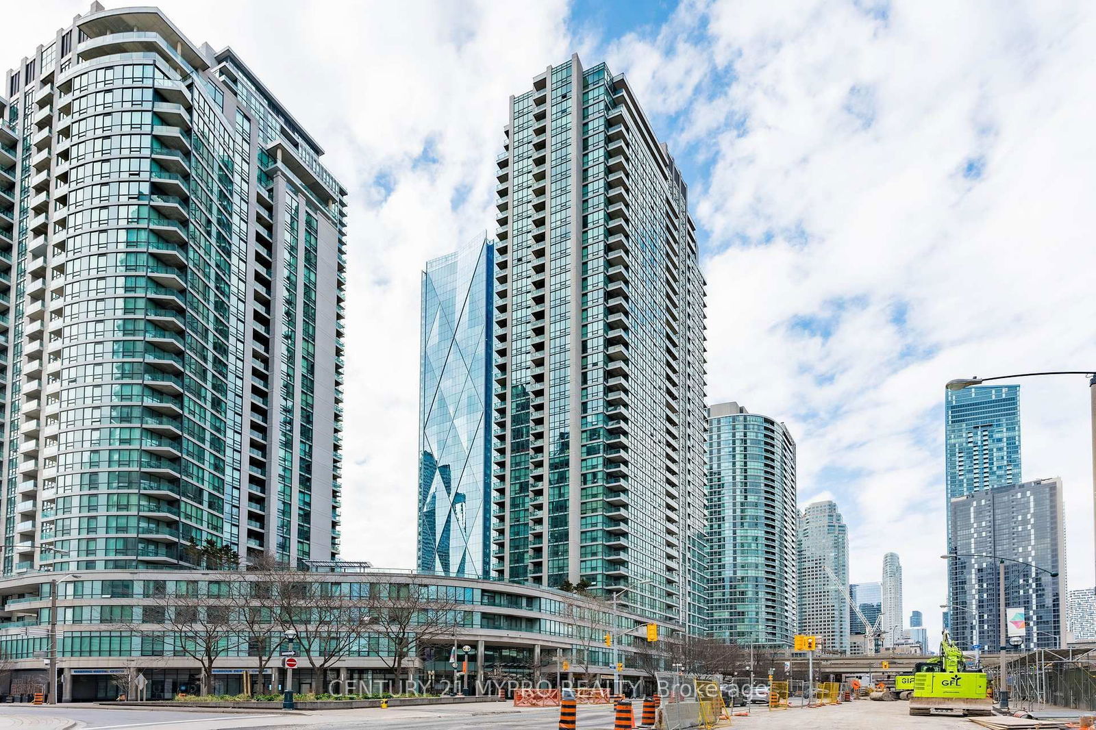 16 Yonge St, unit 3001 for rent