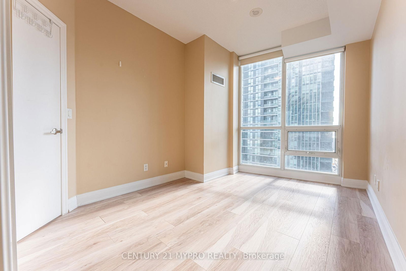 16 Yonge St, unit 3001 for rent