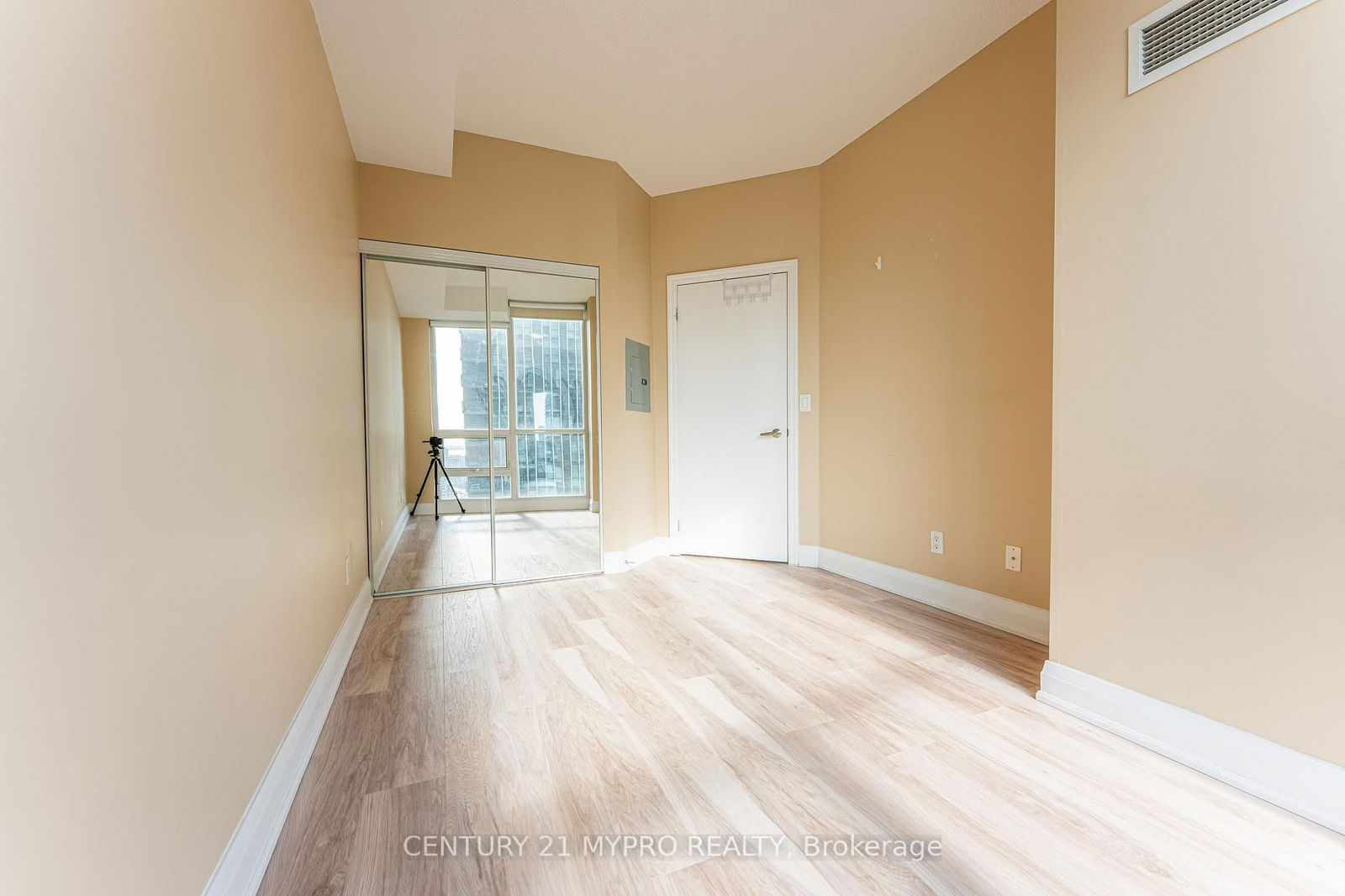 16 Yonge St, unit 3001 for rent