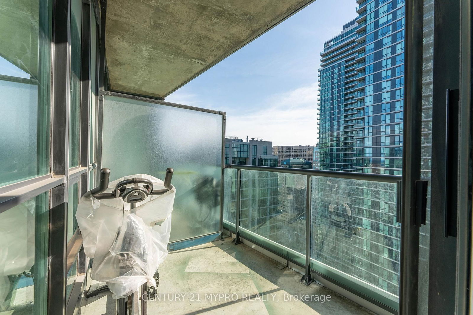 16 Yonge St, unit 3001 for rent