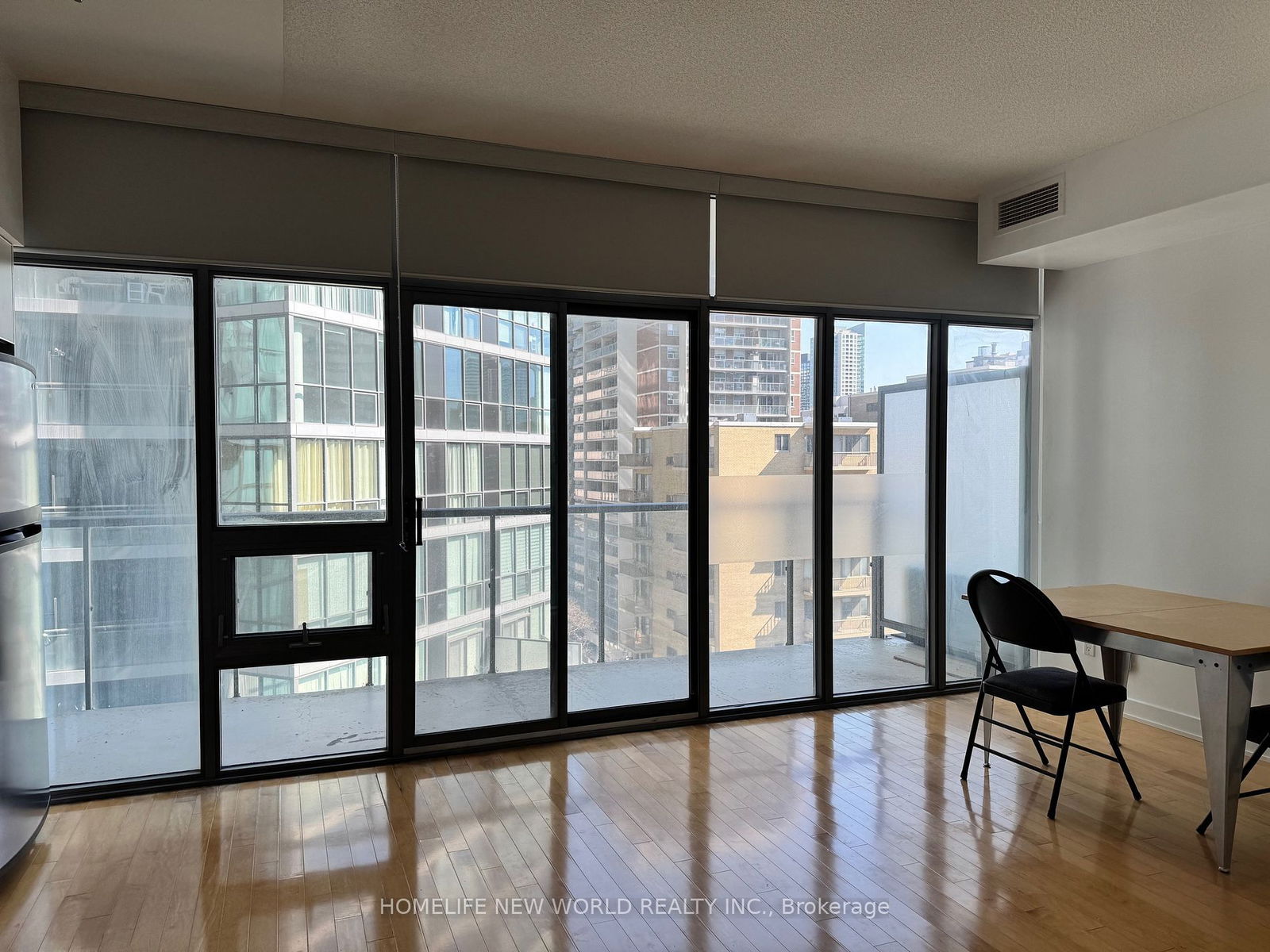 33 Charles St E, unit 802 for rent