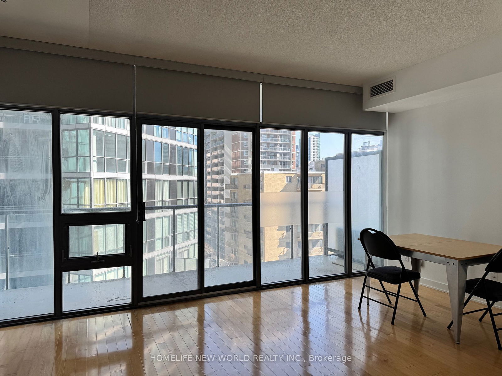 33 Charles St E, unit 802 for rent