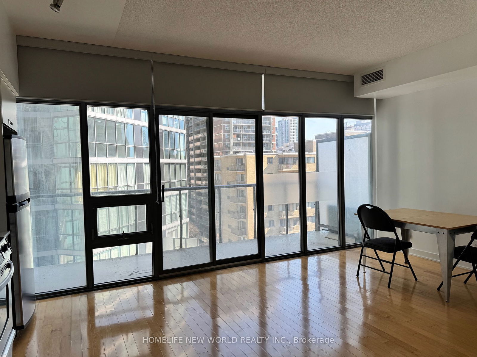 33 Charles St E, unit 802 for rent