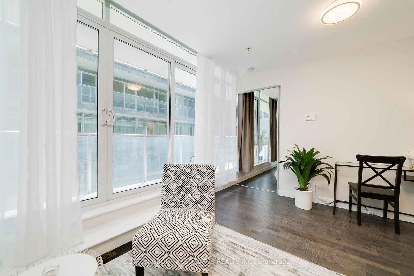 75 Portland St, unit 608 for rent