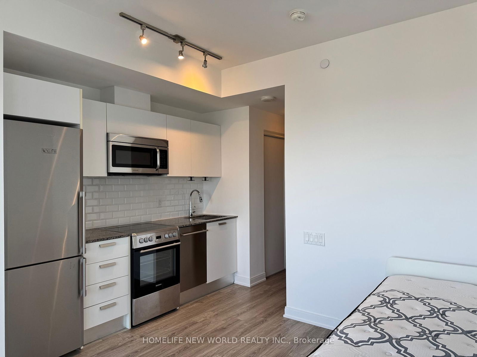 42 Charles St E, unit 3807 for rent