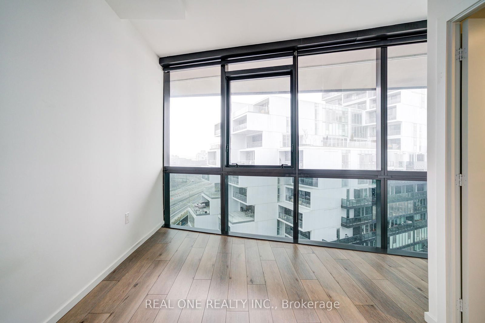 21 Lawren Harris Sq, unit 911 for rent