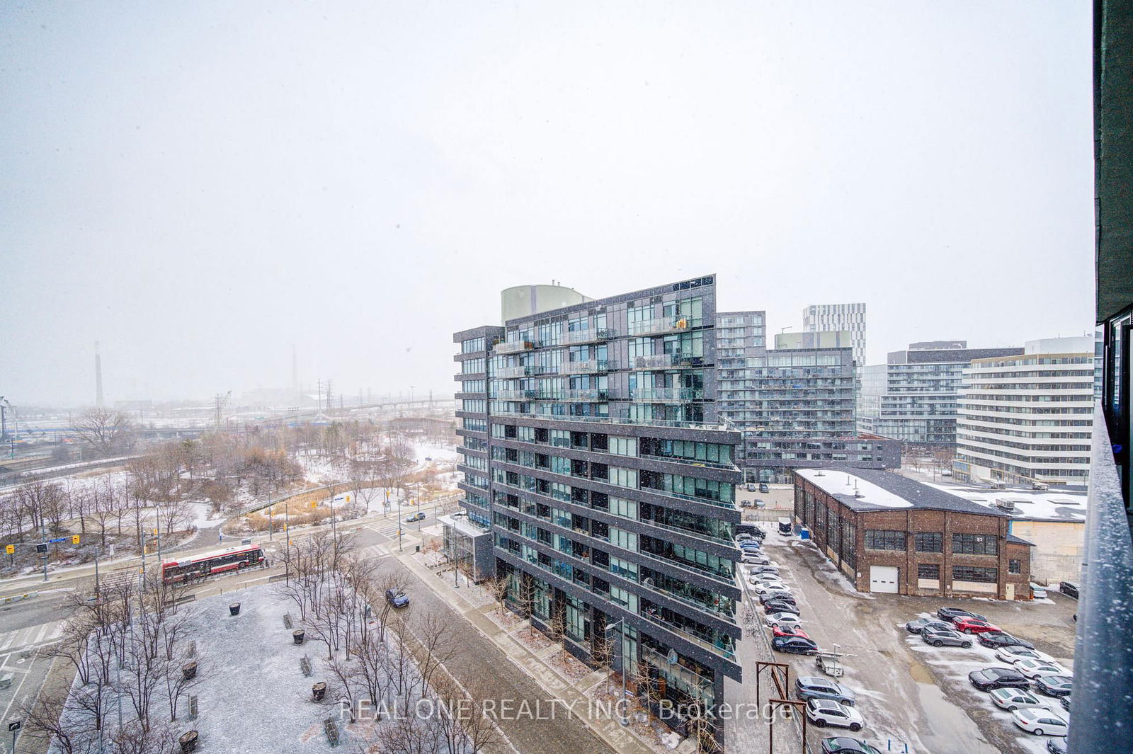 21 Lawren Harris Sq, unit 911 for rent