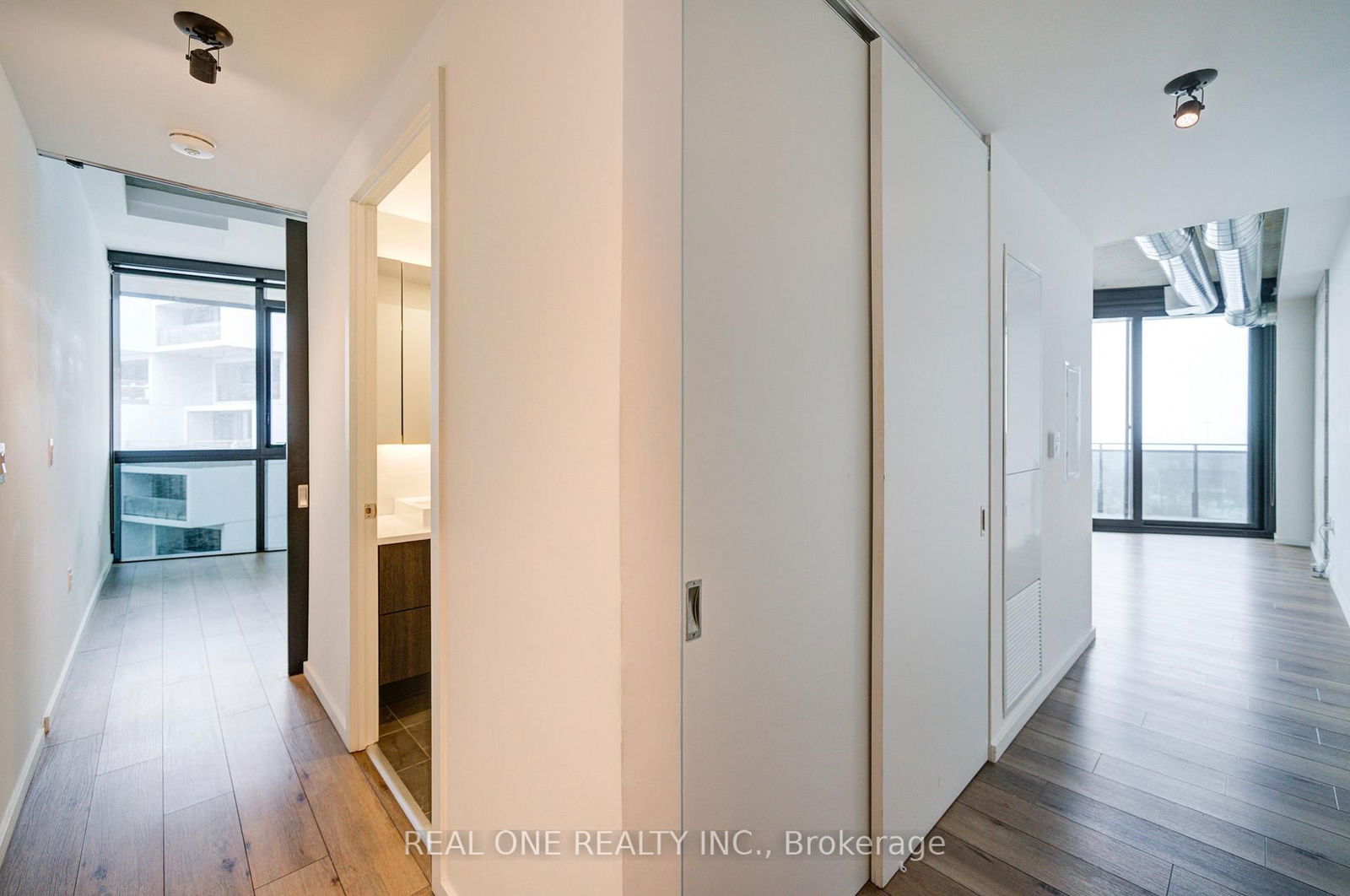 21 Lawren Harris Sq, unit 911 for rent