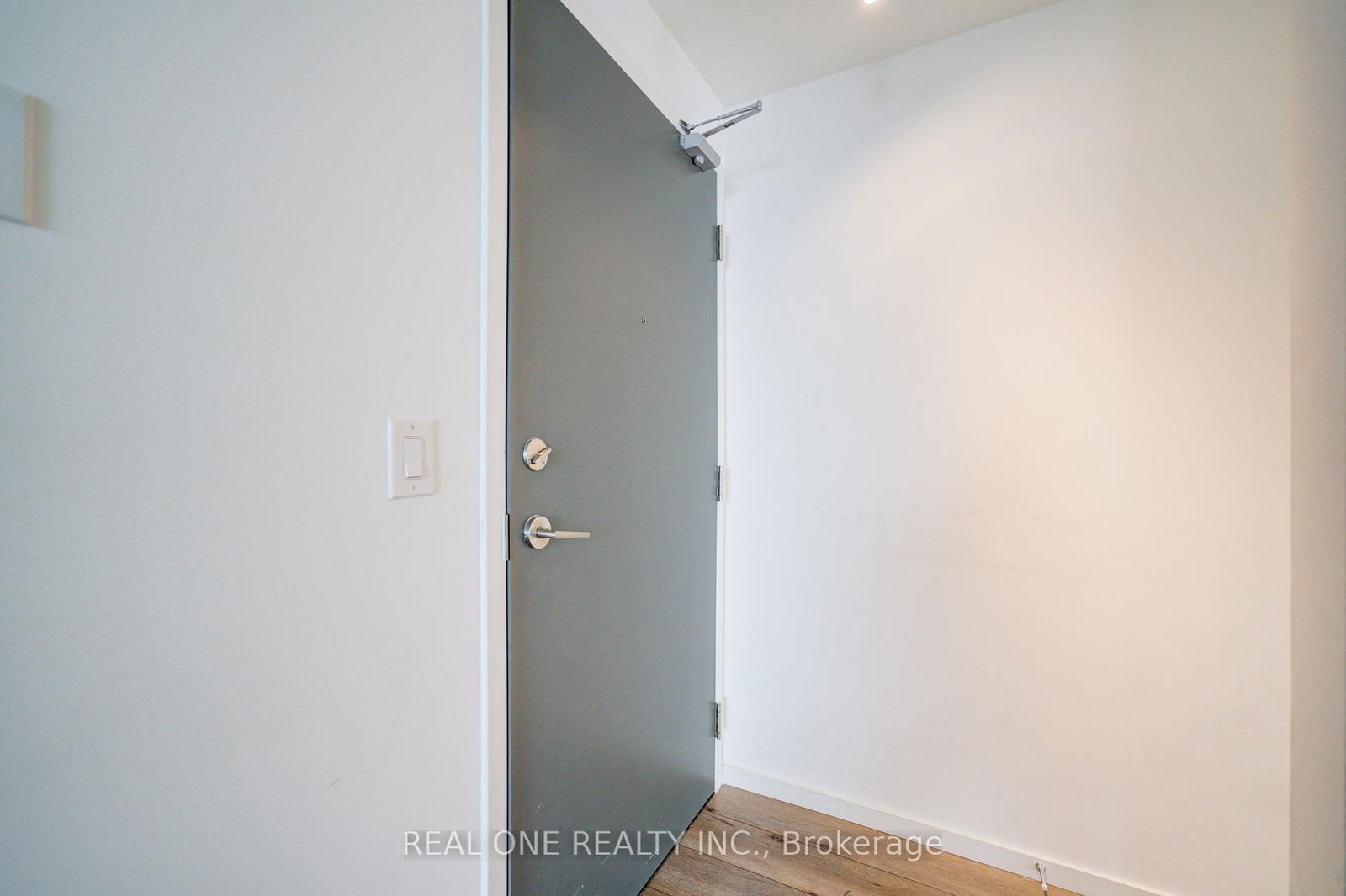 21 Lawren Harris Sq, unit 911 for rent