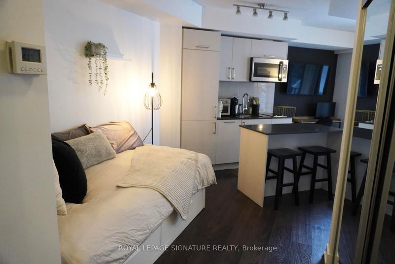 27 Bathurst St, unit 401 for rent