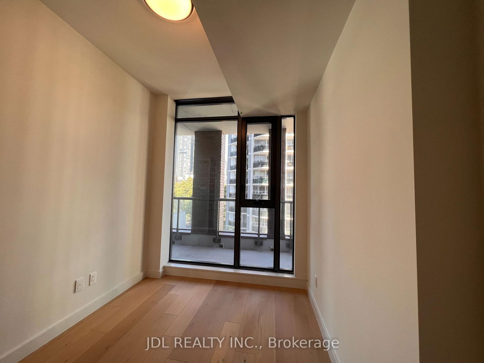 81 Wellesley St E, unit 508 for rent