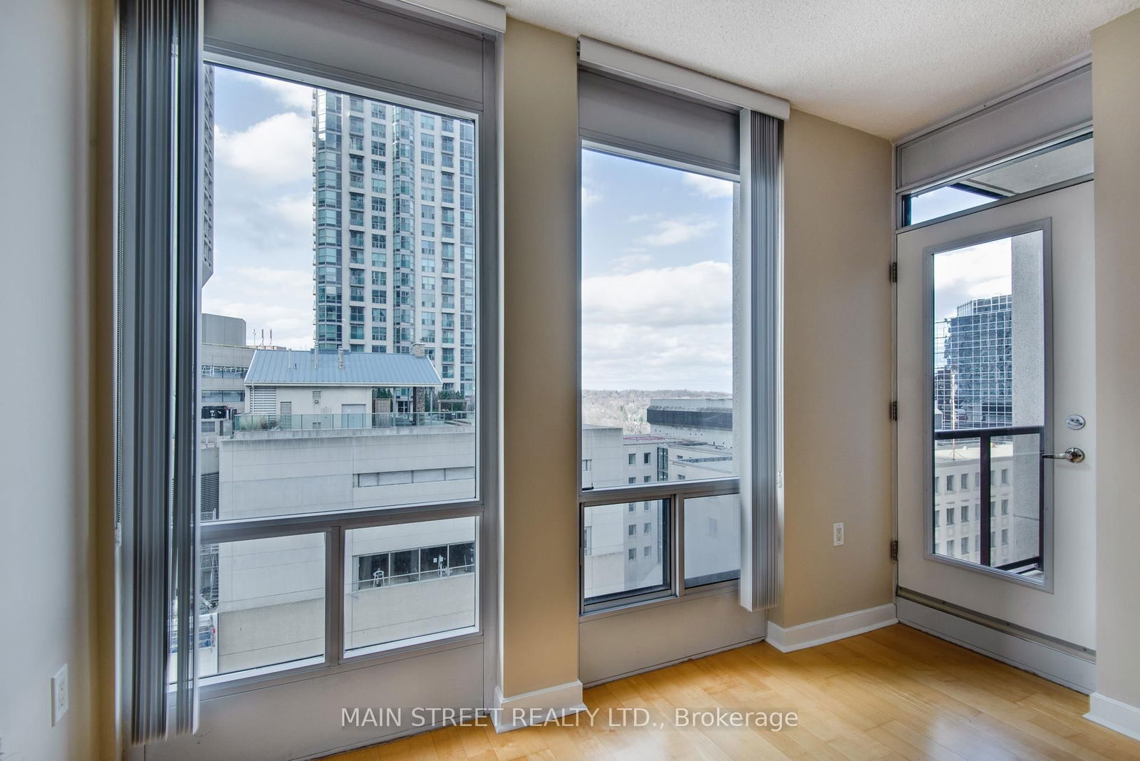 85 Bloor St E, unit 1404 for rent