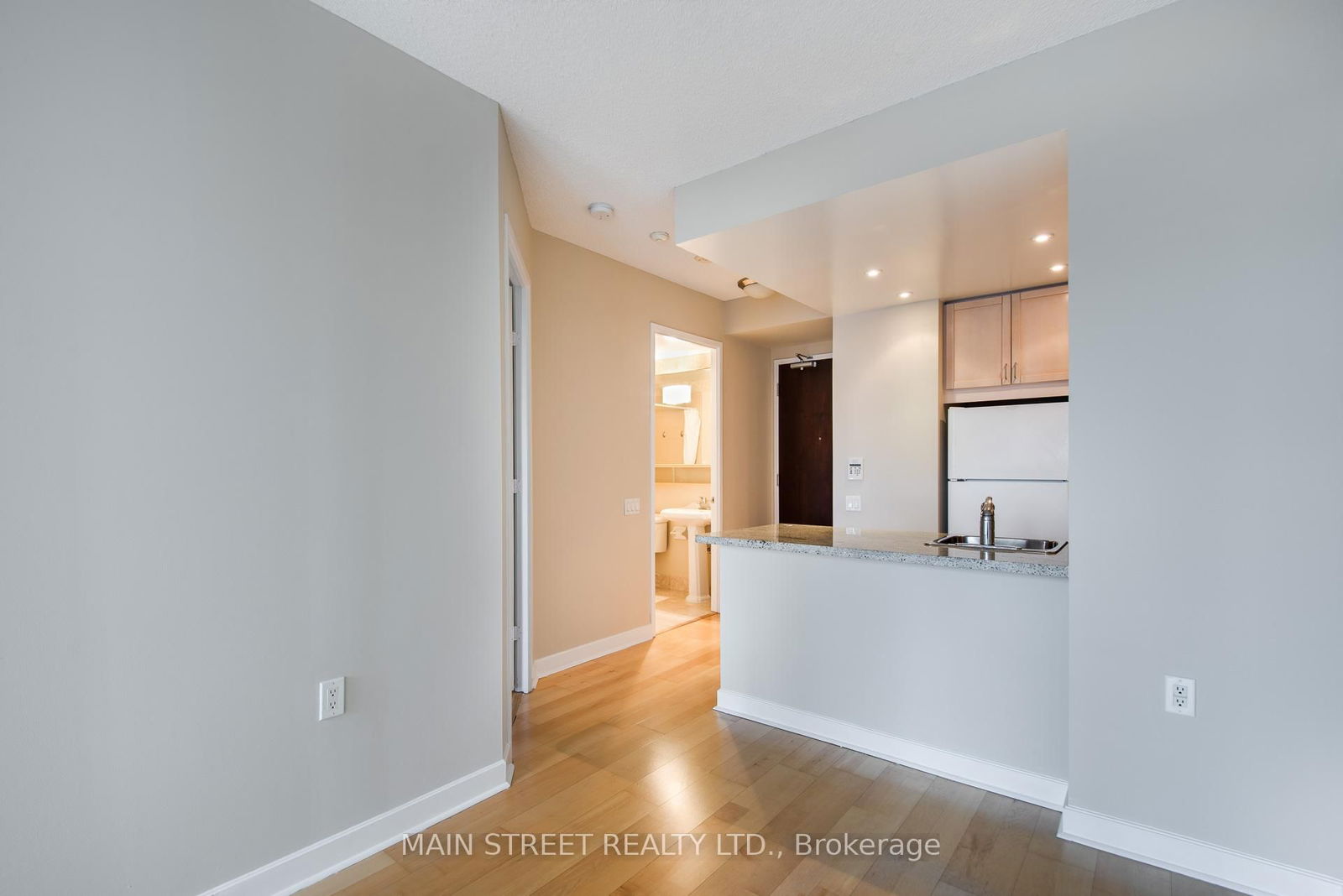 85 Bloor St E, unit 1404 for rent