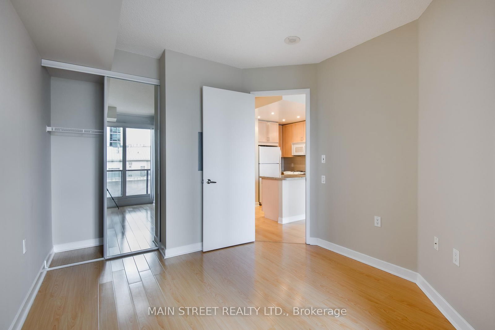 85 Bloor St E, unit 1404 for rent