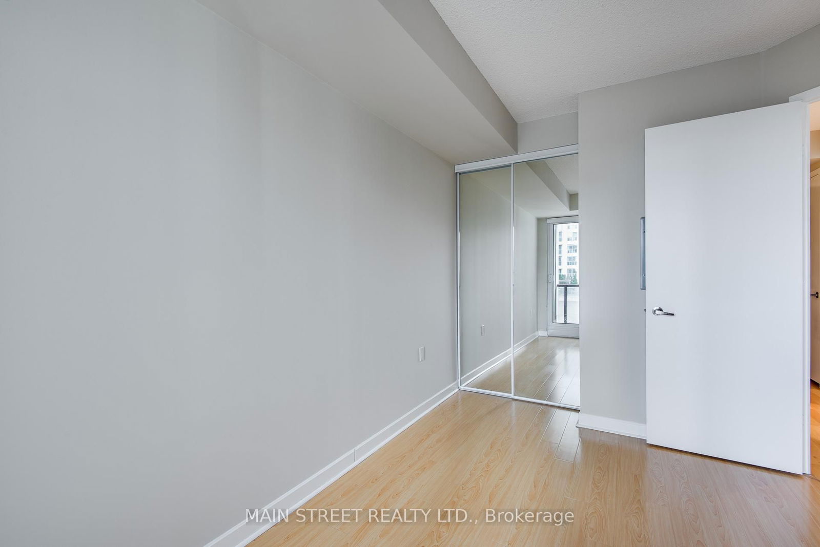 85 Bloor St E, unit 1404 for rent