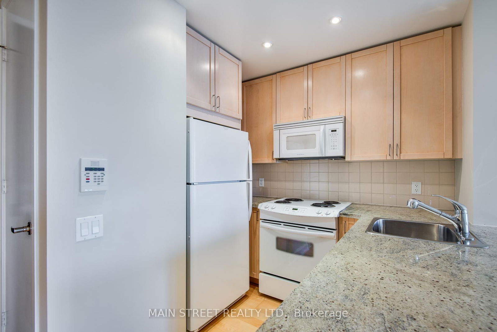 85 Bloor St E, unit 1404 for rent