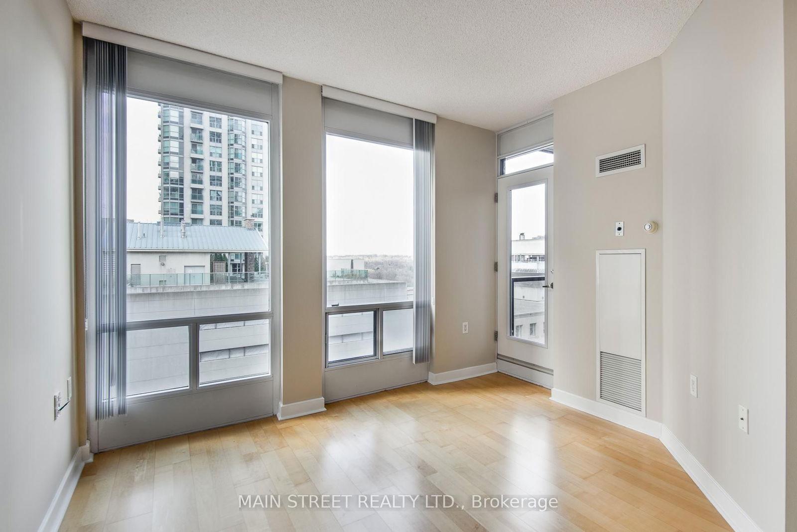 85 Bloor St E, unit 1404 for rent