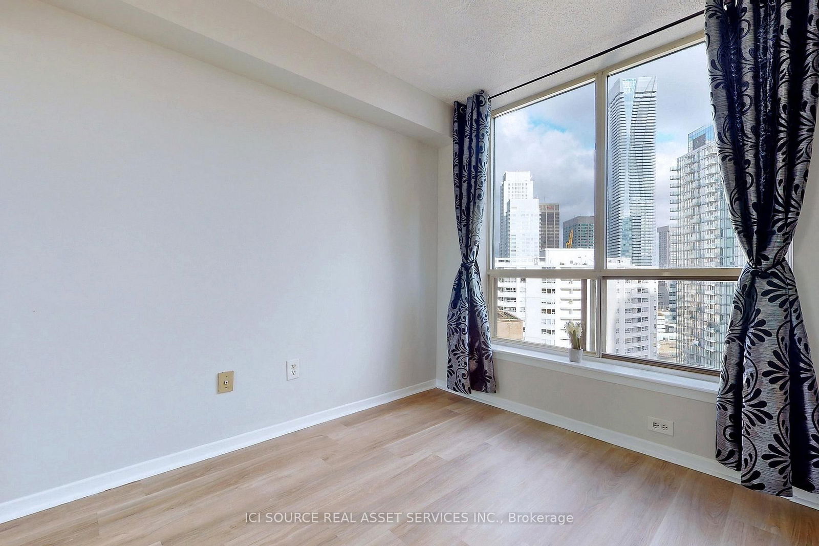 44 St. Joseph St, unit 2505 for rent