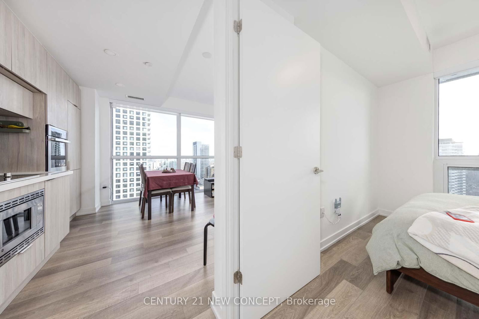 39 Roehampton Ave, unit 2003 for sale