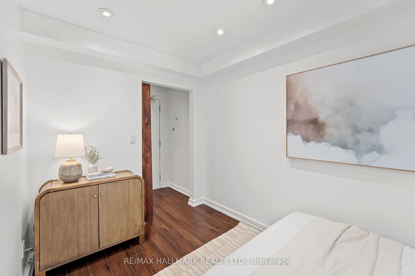 21 Earl St, unit 302 for sale