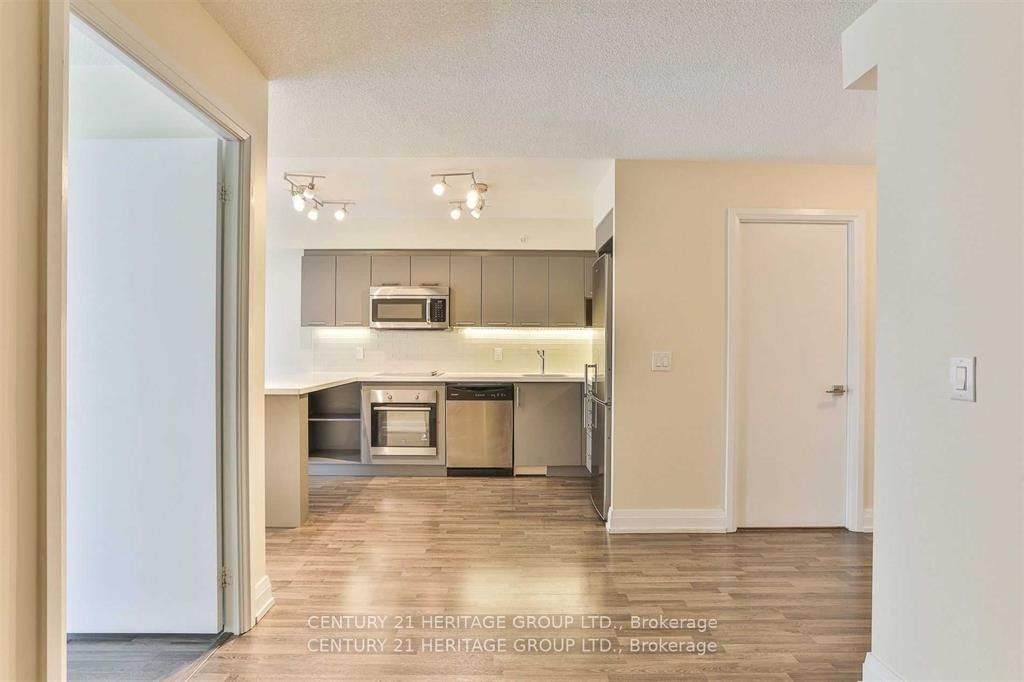 555 Wilson Ave, unit 417E for rent