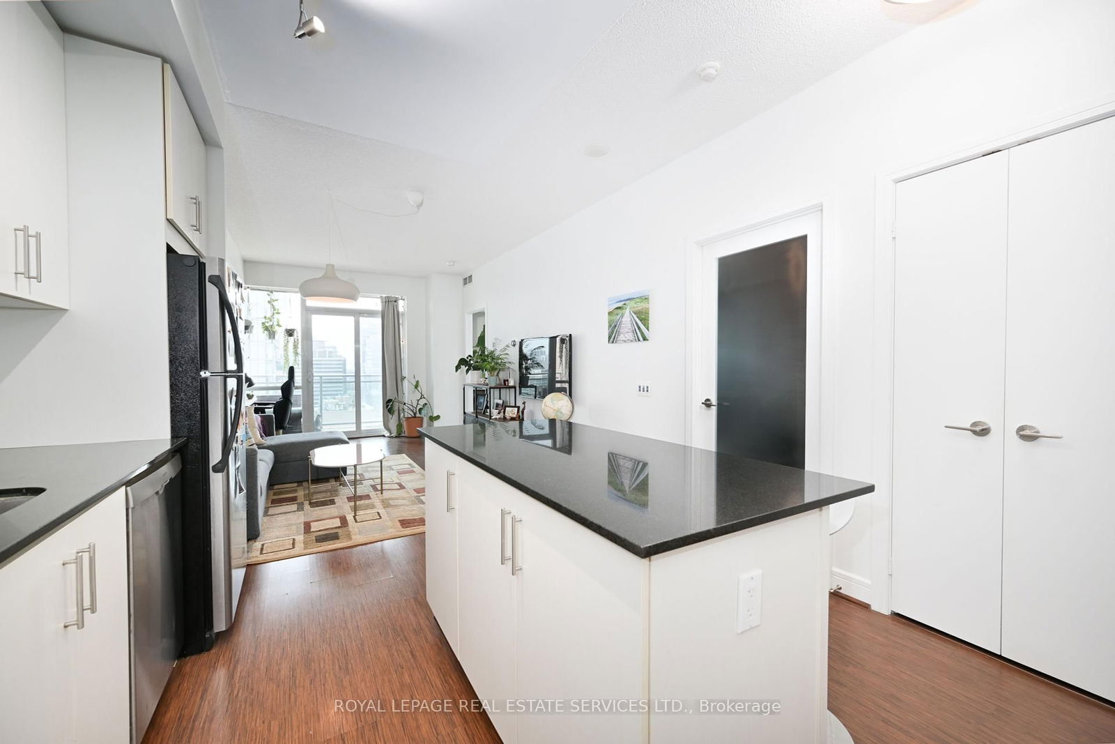 112 George St, unit S1607 for sale