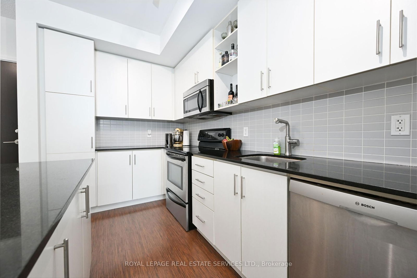 112 George St, unit S1607 for sale