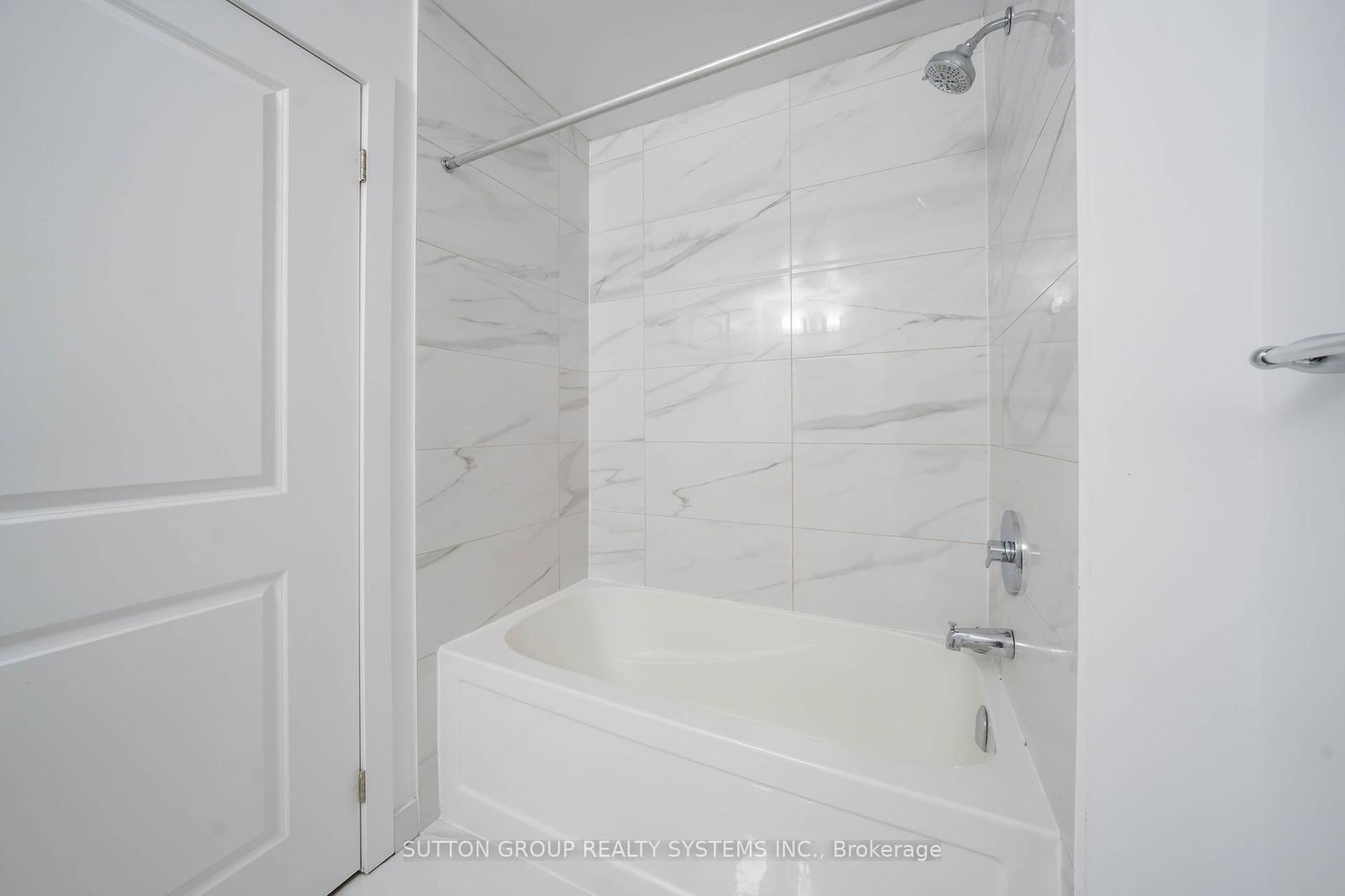 7 Kenaston Gdns, unit 508 for rent