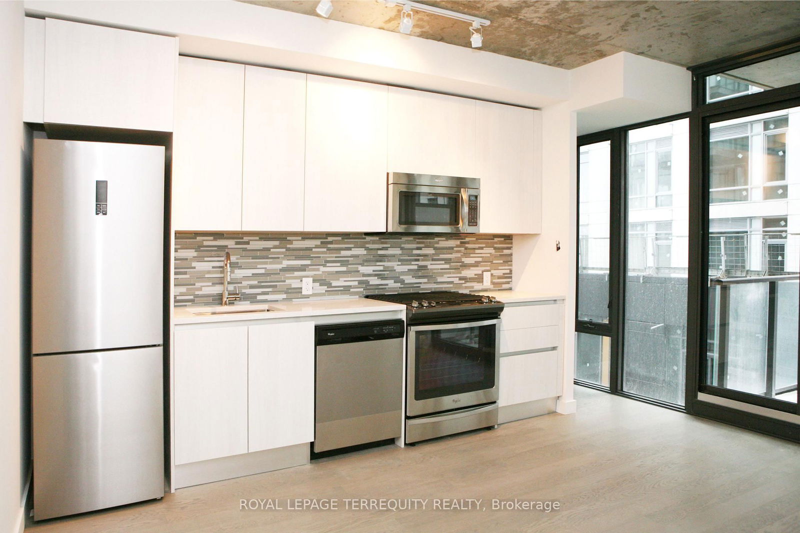 111 Bathurst St, unit 715 for rent