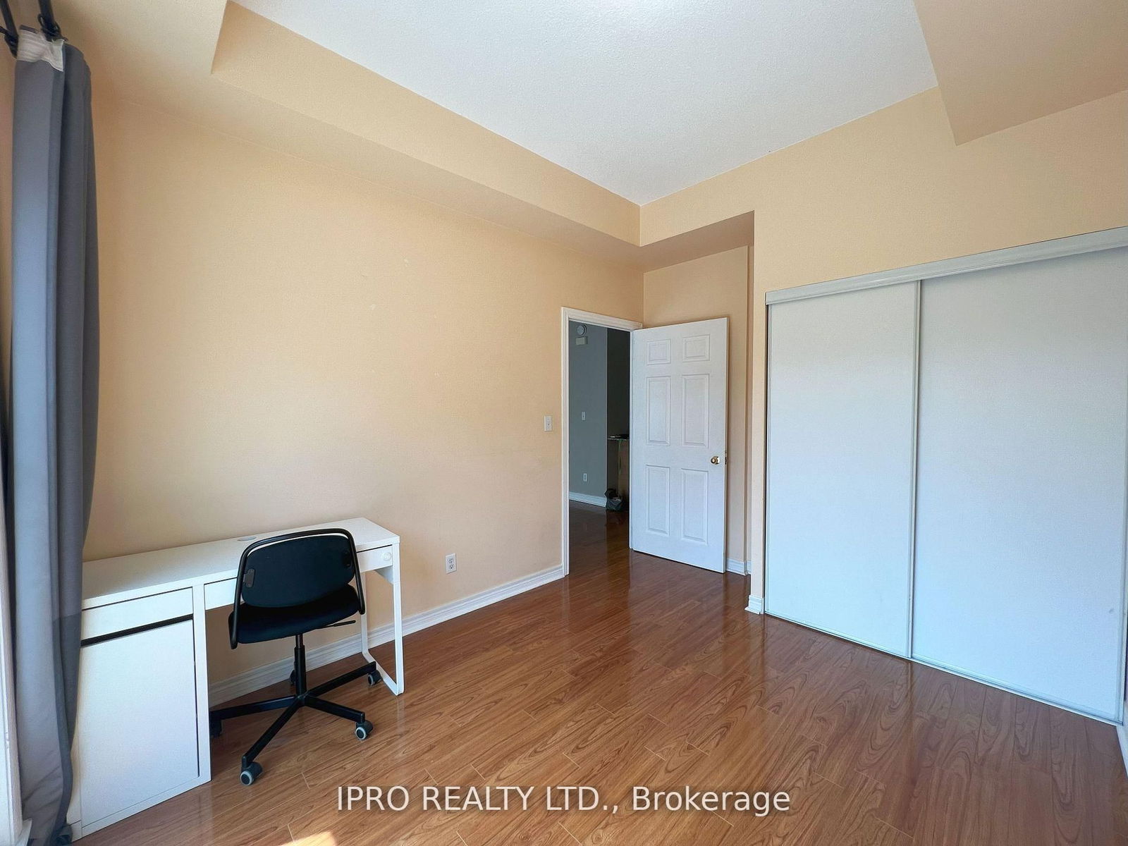 207 Wellesley St E, unit 210 for rent