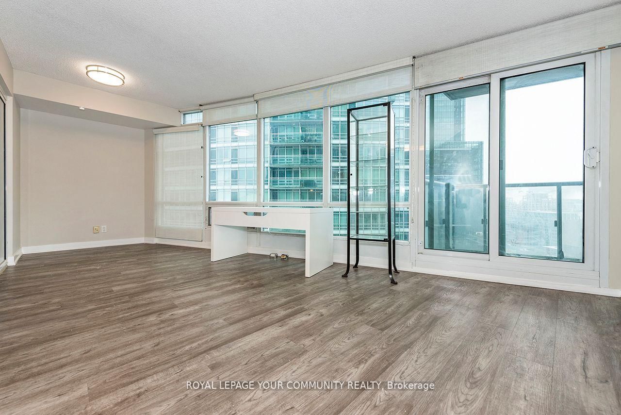 373 Front St W, unit 2102 for sale