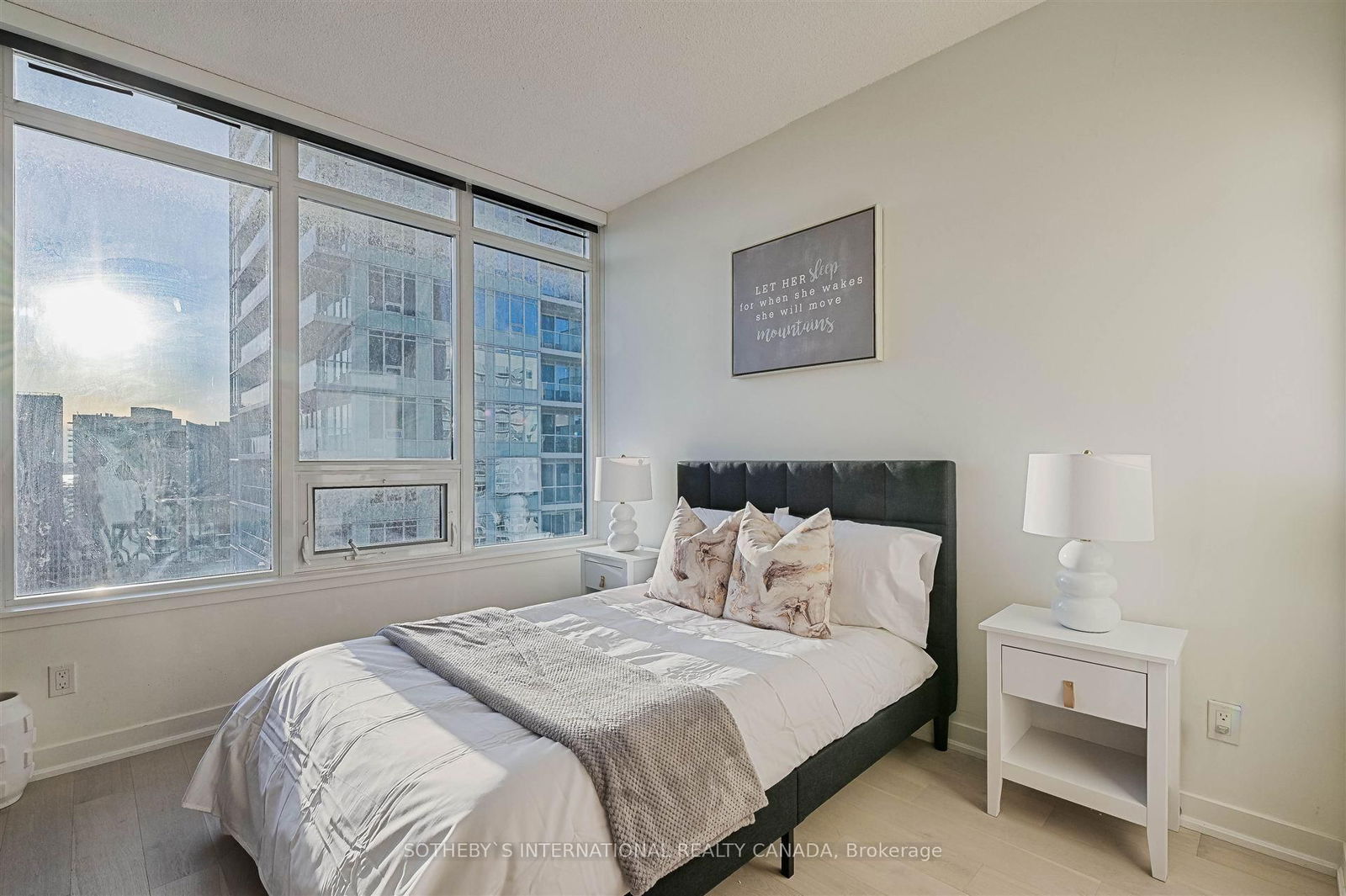 17 Bathurst St, unit 3602 for sale