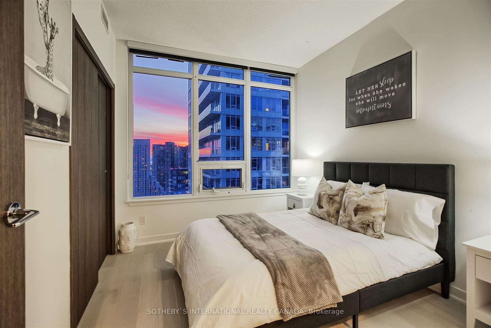 17 Bathurst St, unit 3602 for sale