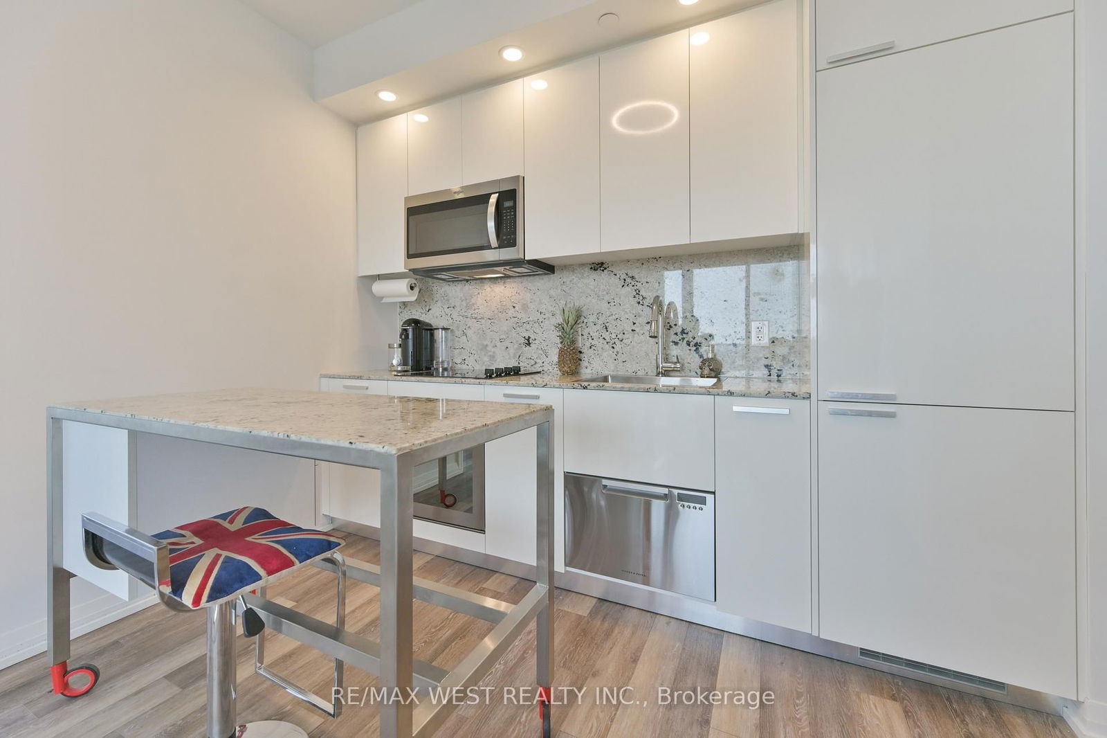 75 Canterbury Pl N, unit 1911 for rent