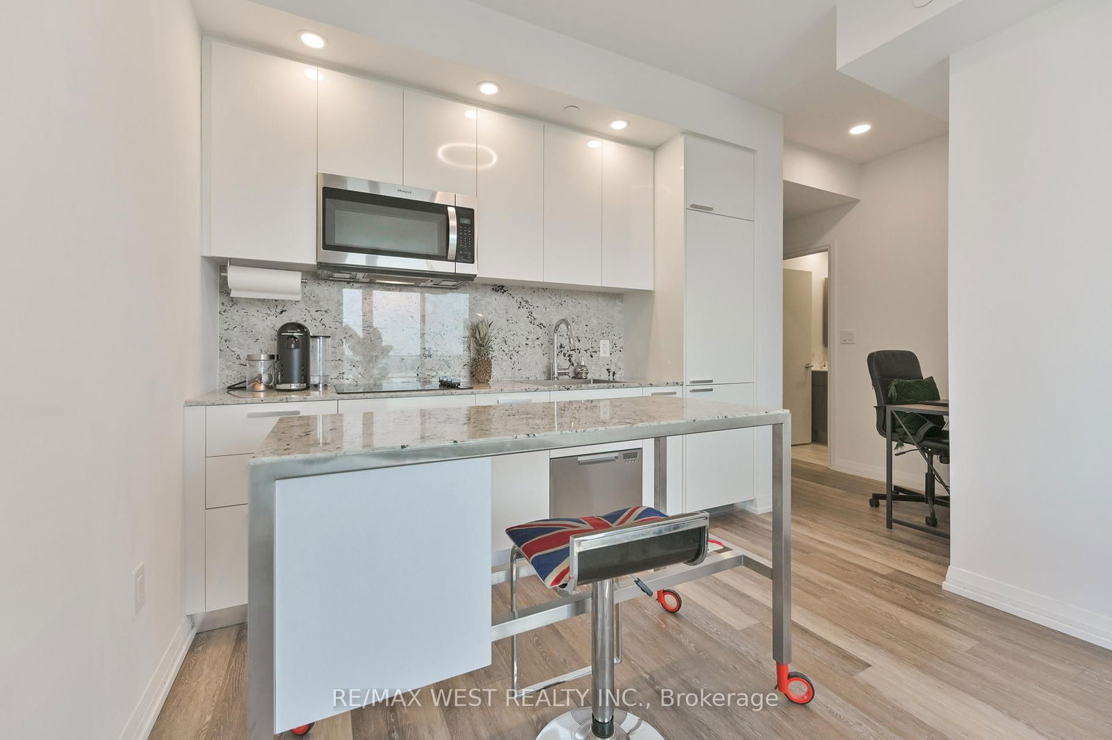 75 Canterbury Pl N, unit 1911 for rent