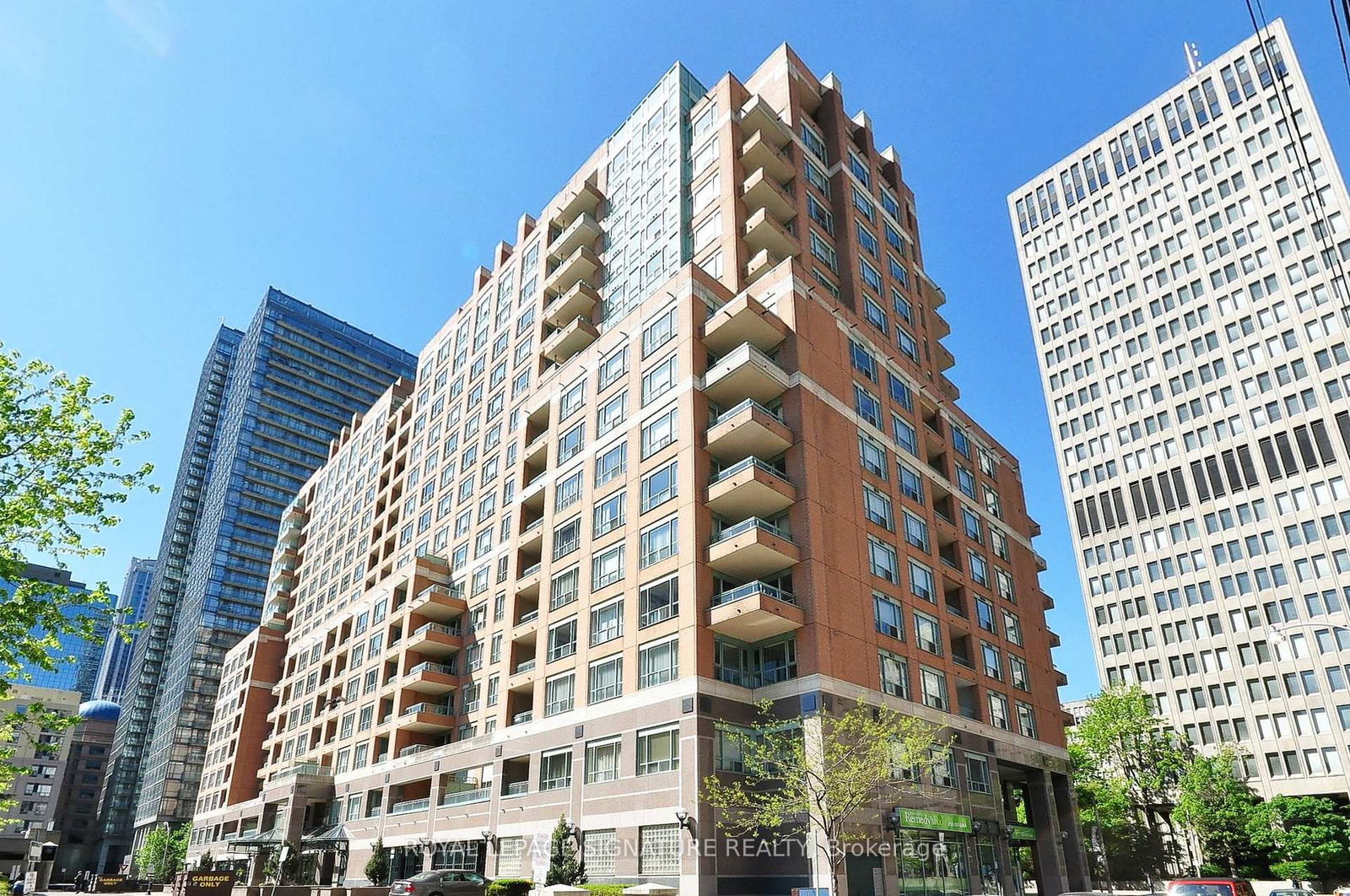 887 Bay St, unit 605 for rent