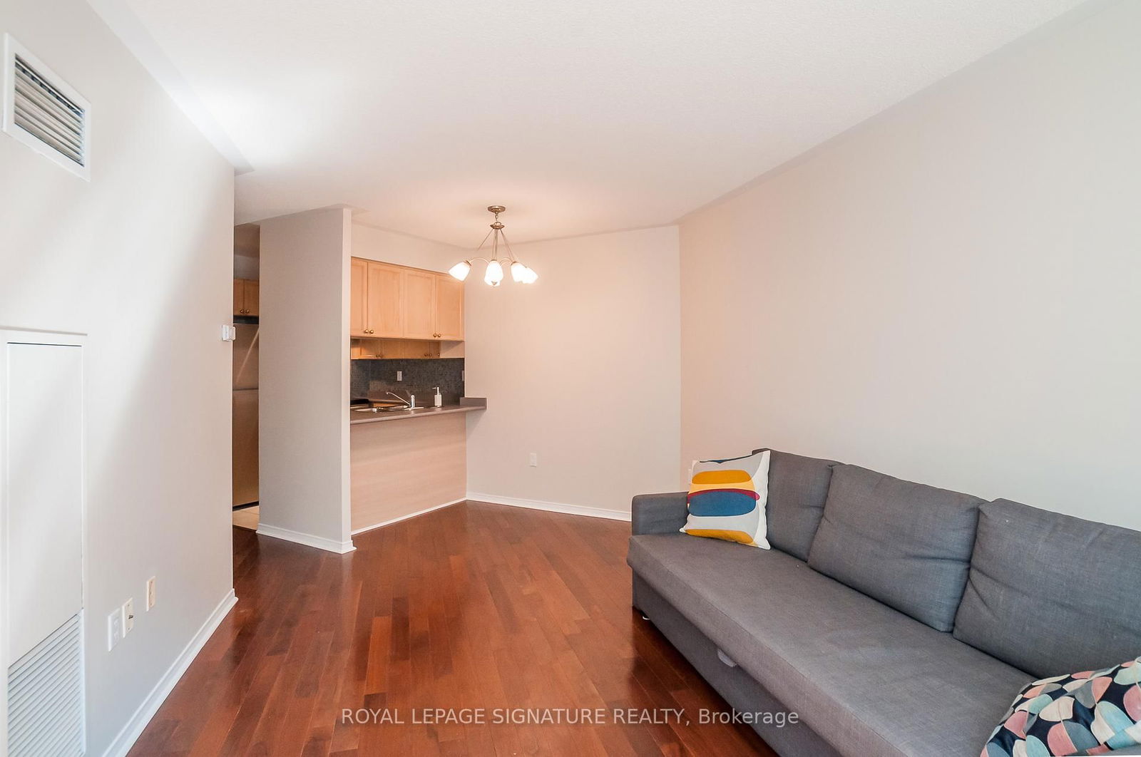 887 Bay St, unit 605 for rent