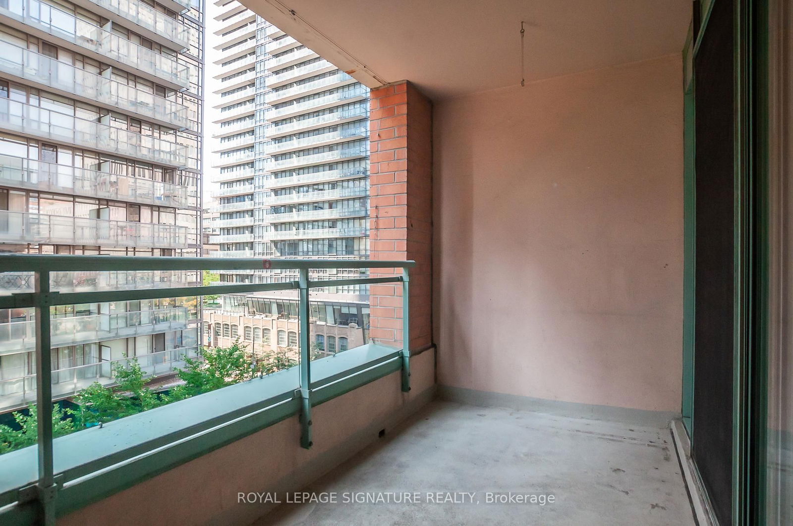 887 Bay St, unit 605 for rent