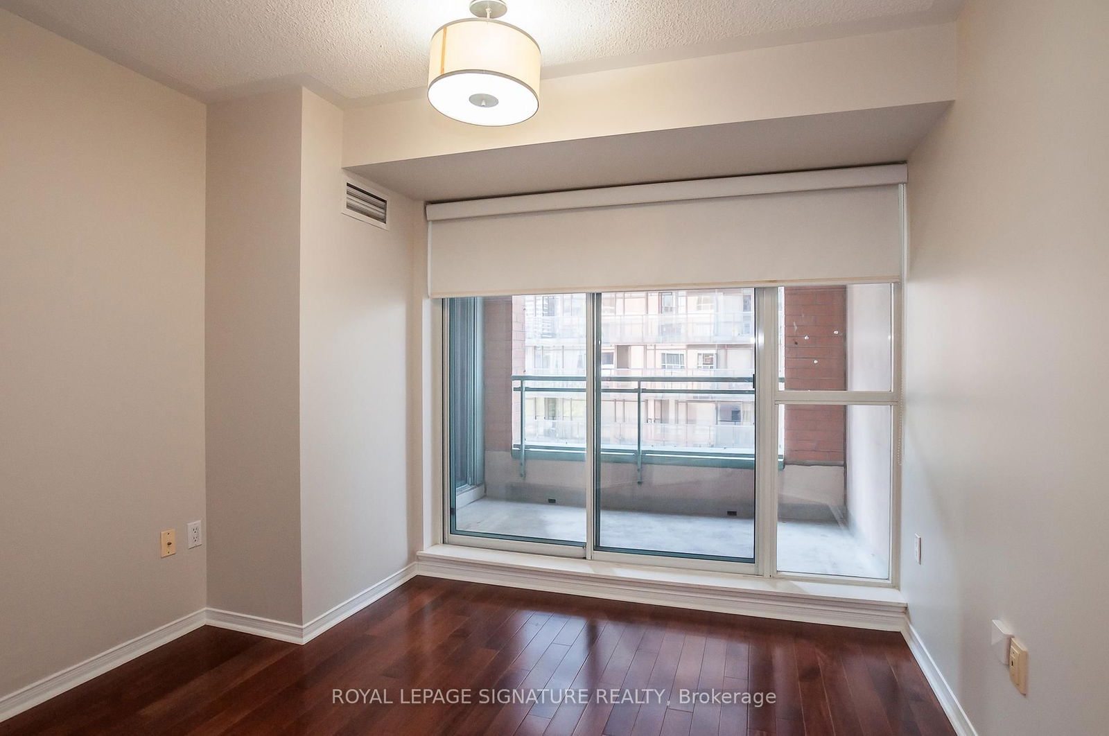 887 Bay St, unit 605 for rent