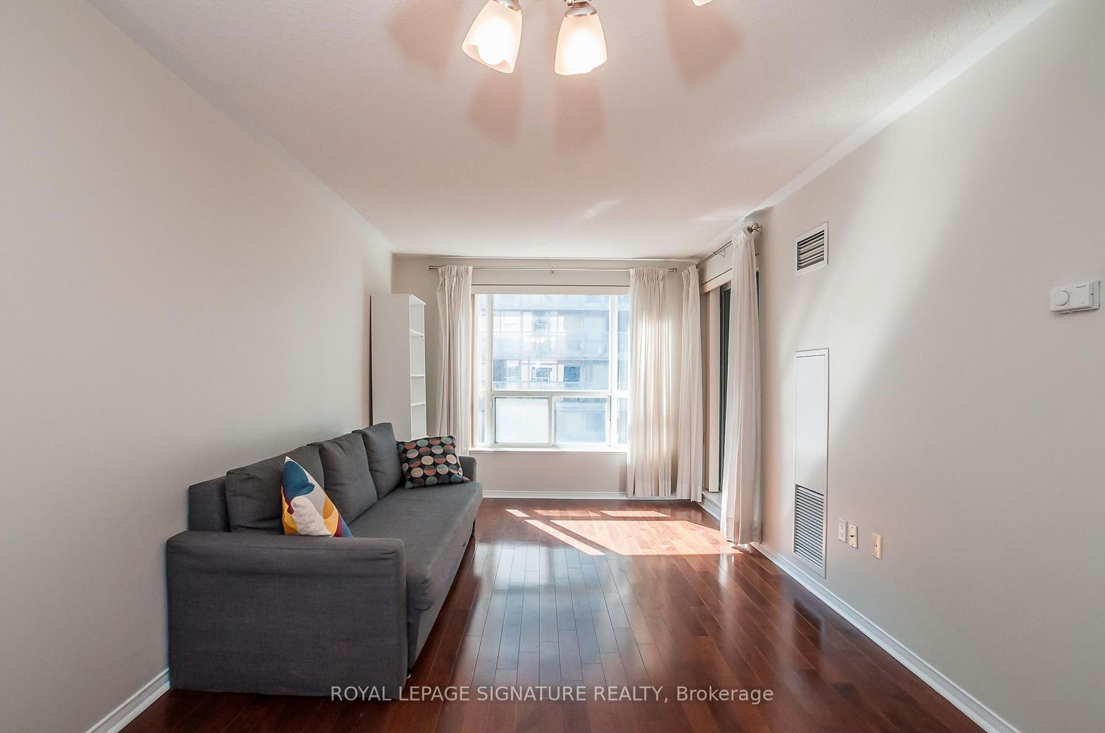 887 Bay St, unit 605 for rent