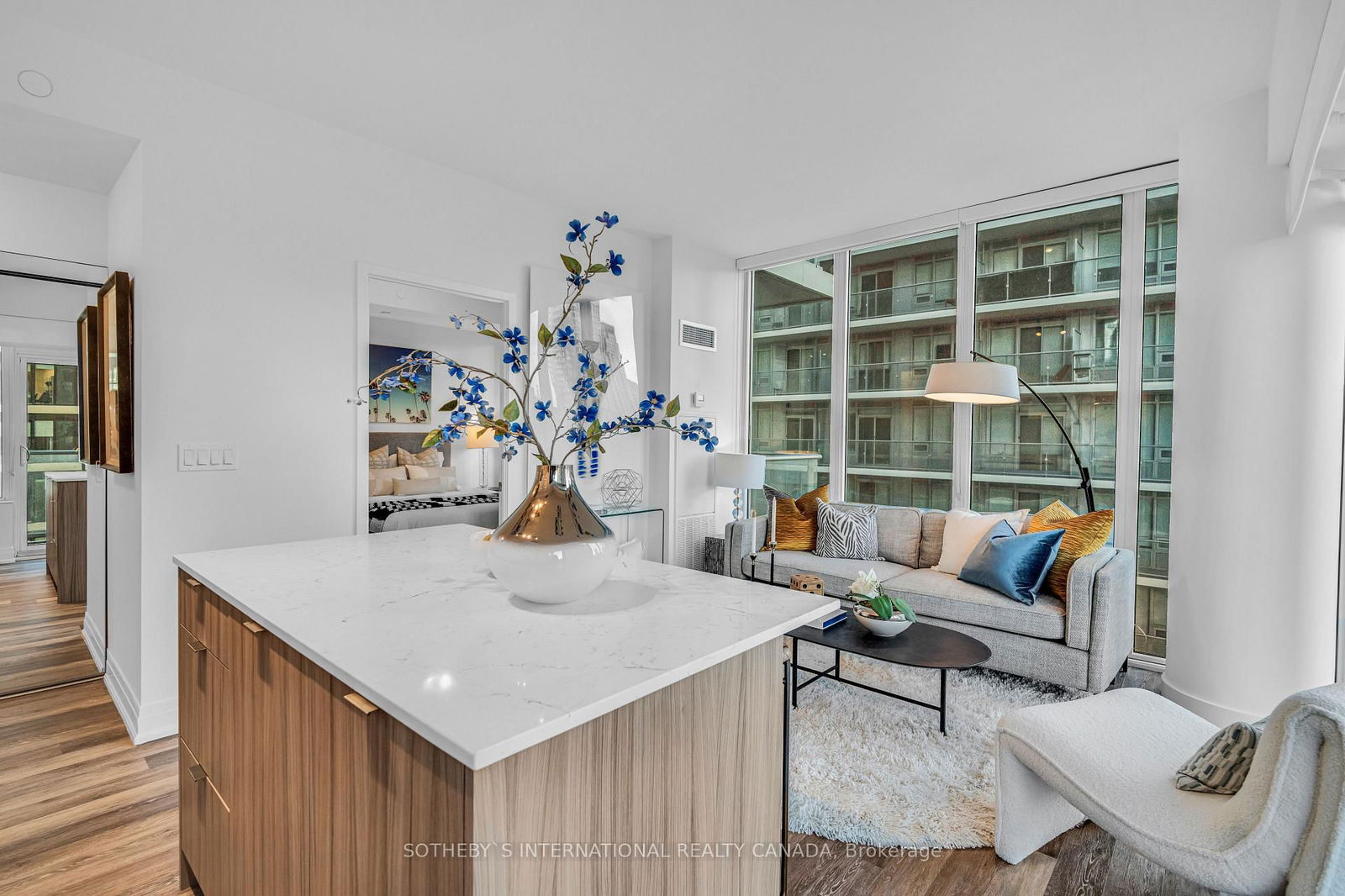 99 Broadway Ave, unit 1809 for sale