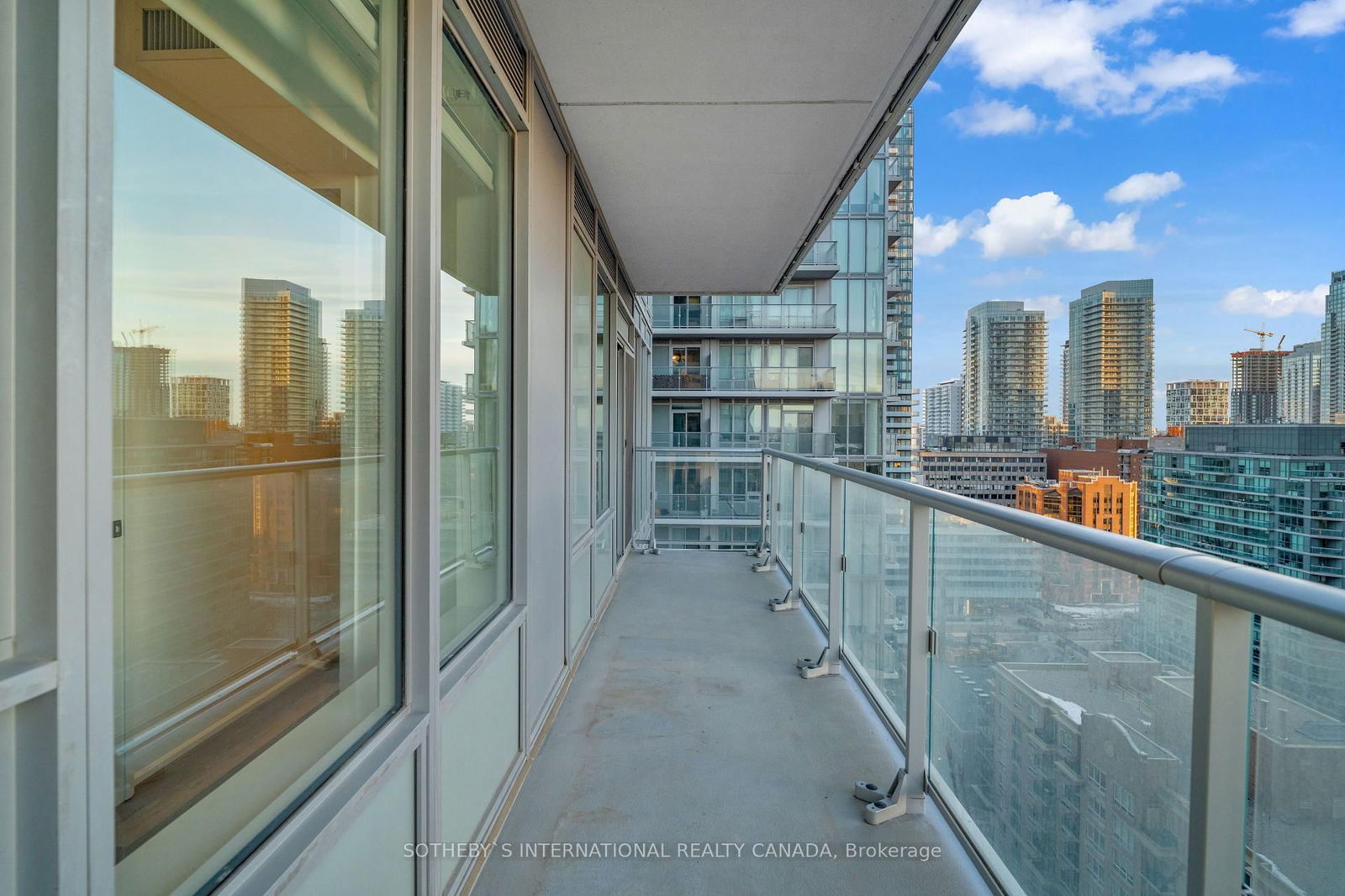 99 Broadway Ave, unit 1809 for sale