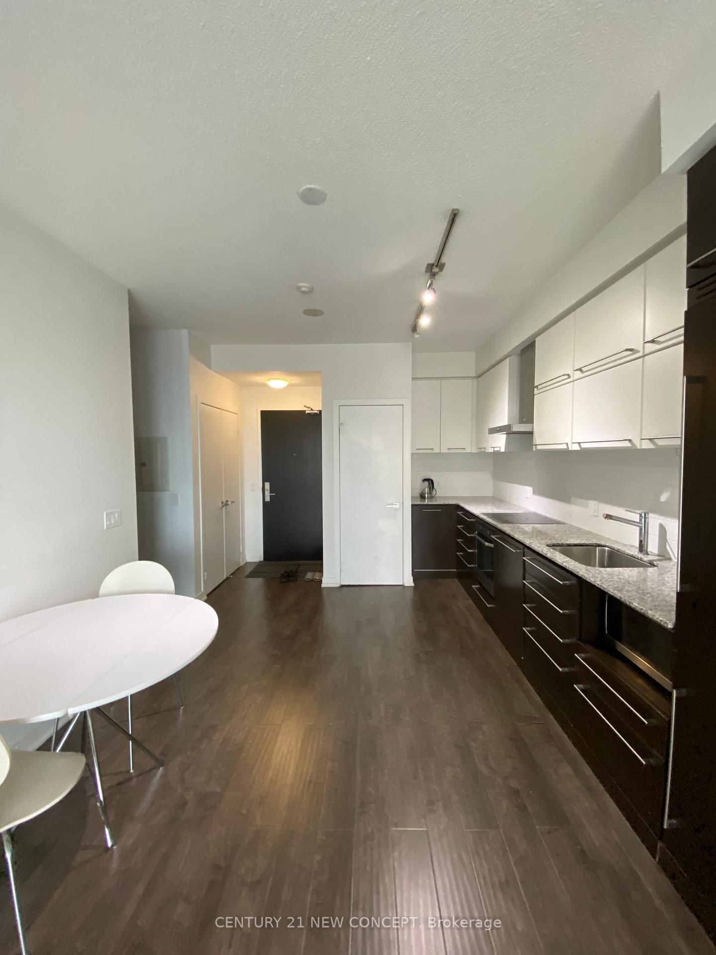 770 Bay St, unit 1605 for rent