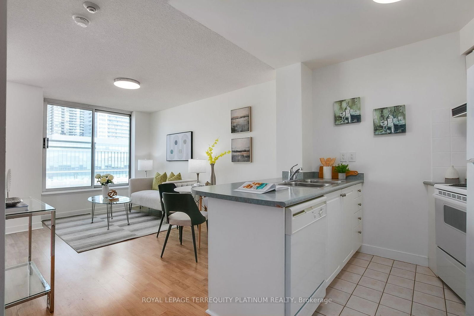 650 Queens Quay W, unit 1123 for sale