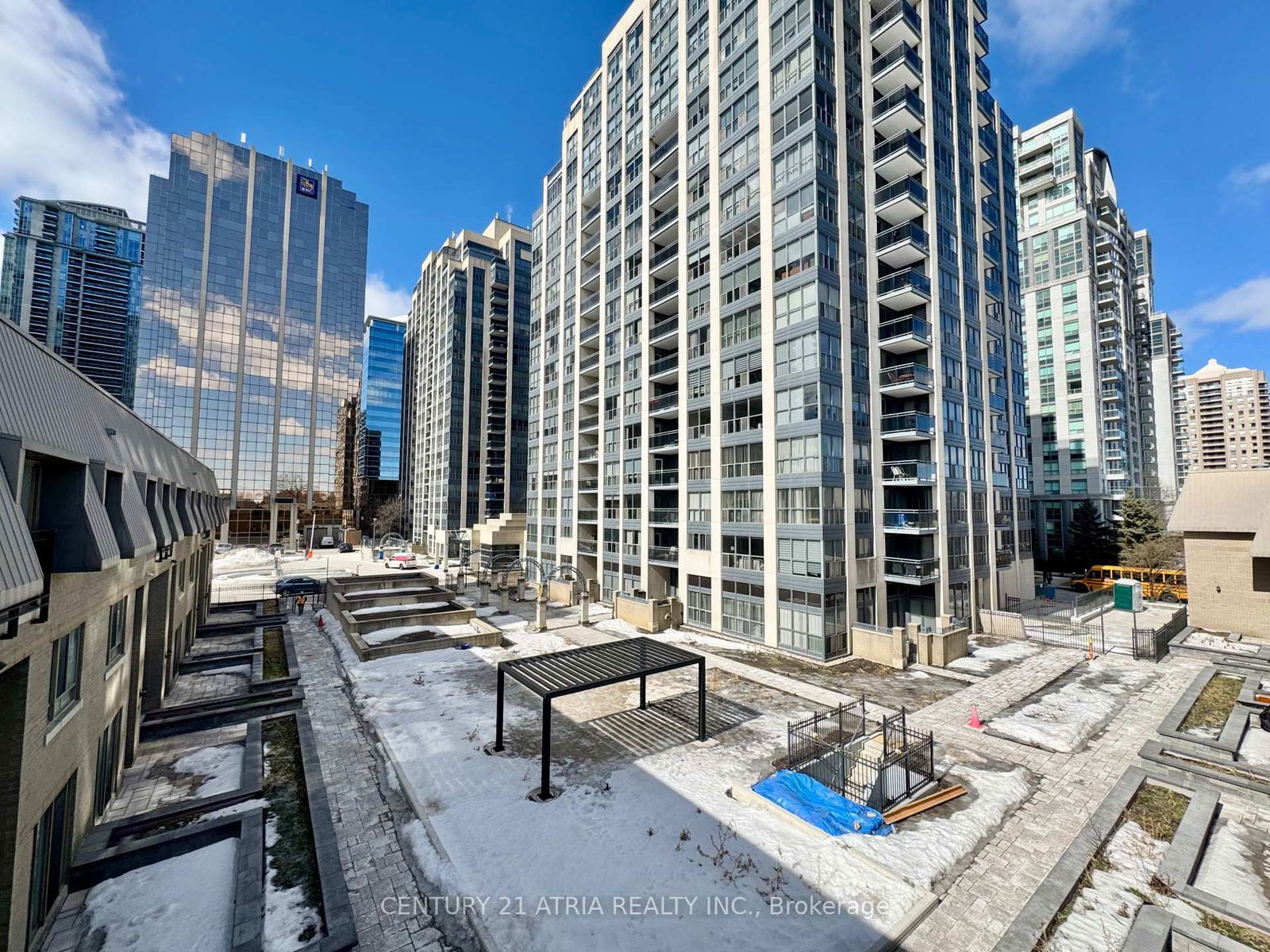 38 Hollywood Ave, unit 308 for sale