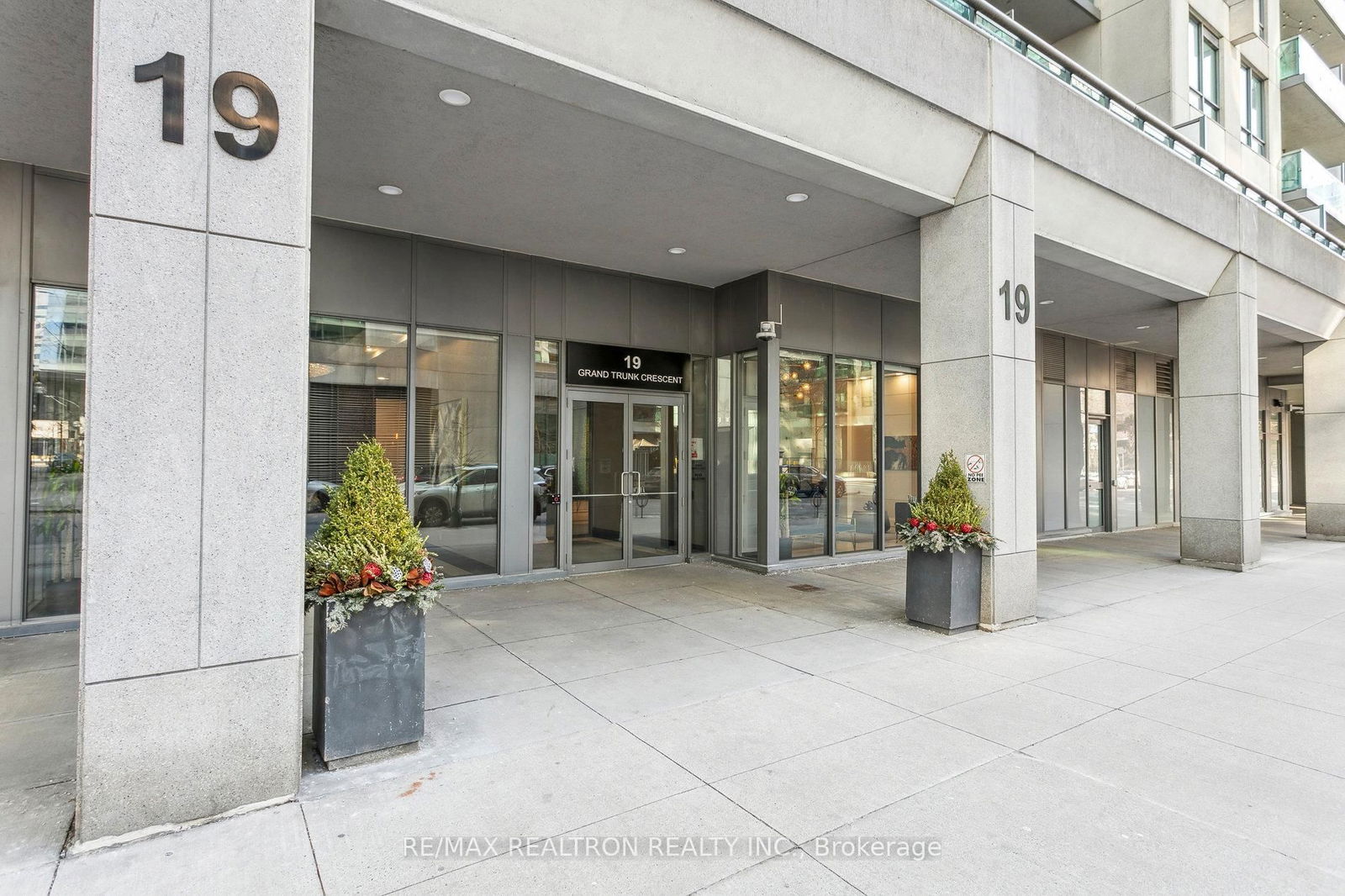 19 Grand Trunk Cres, unit 1215 for sale