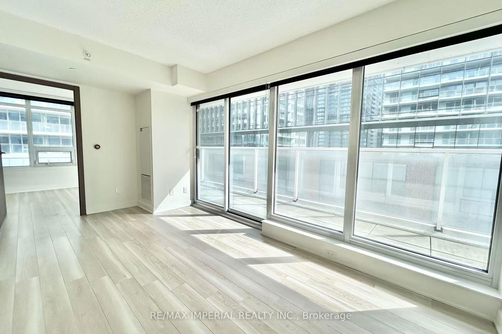 19 Bathurst St, unit 611 for sale